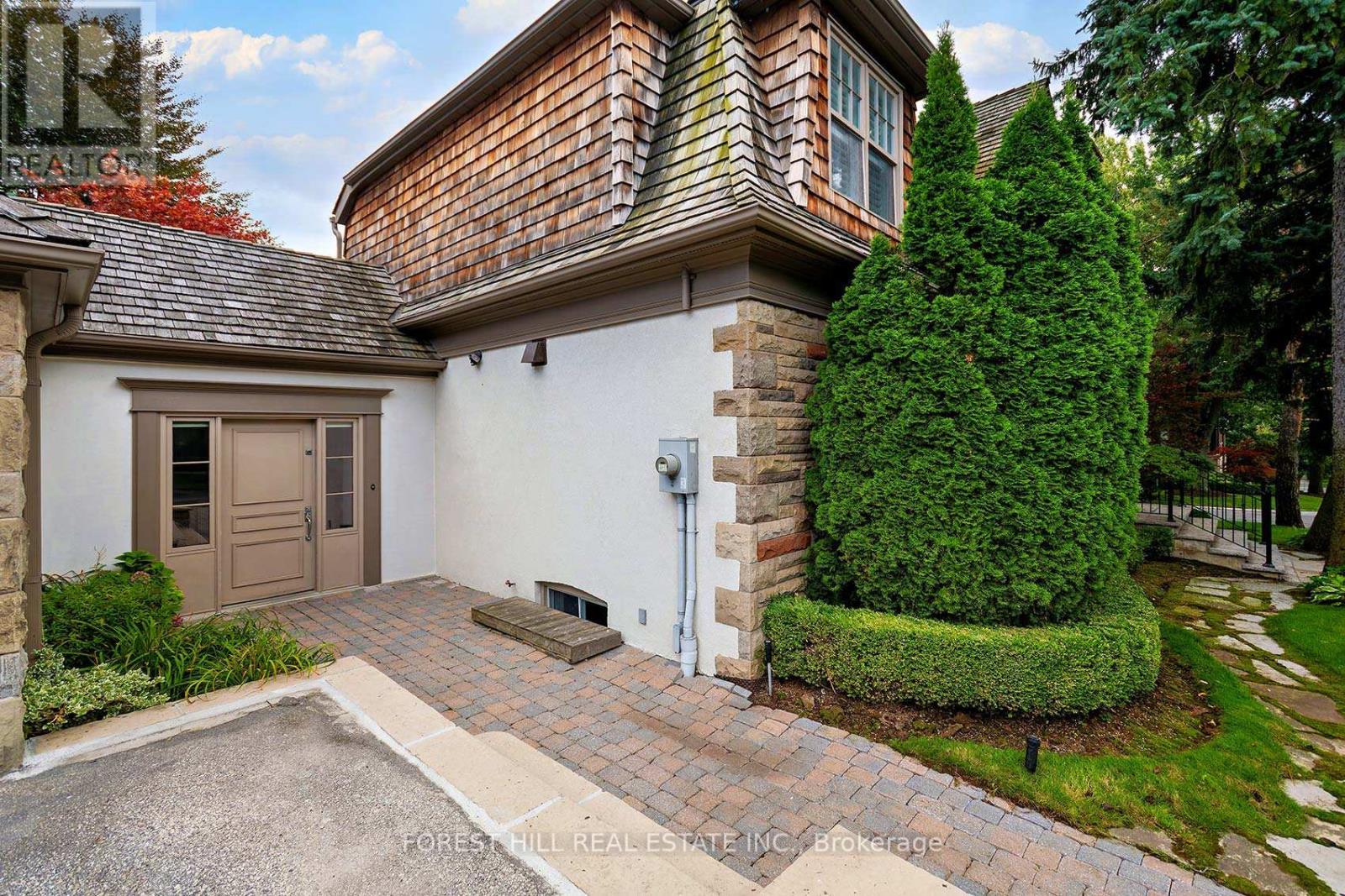 16 Forest Ridge Drive, Toronto, Ontario  M6B 1H1 - Photo 49 - C12413020