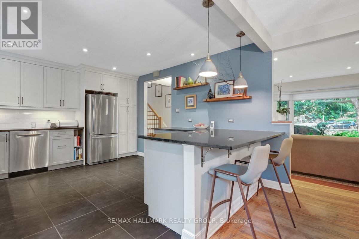 599 Duff Crescent, Ottawa, Ontario  K1J 7C6 - Photo 11 - X12413073