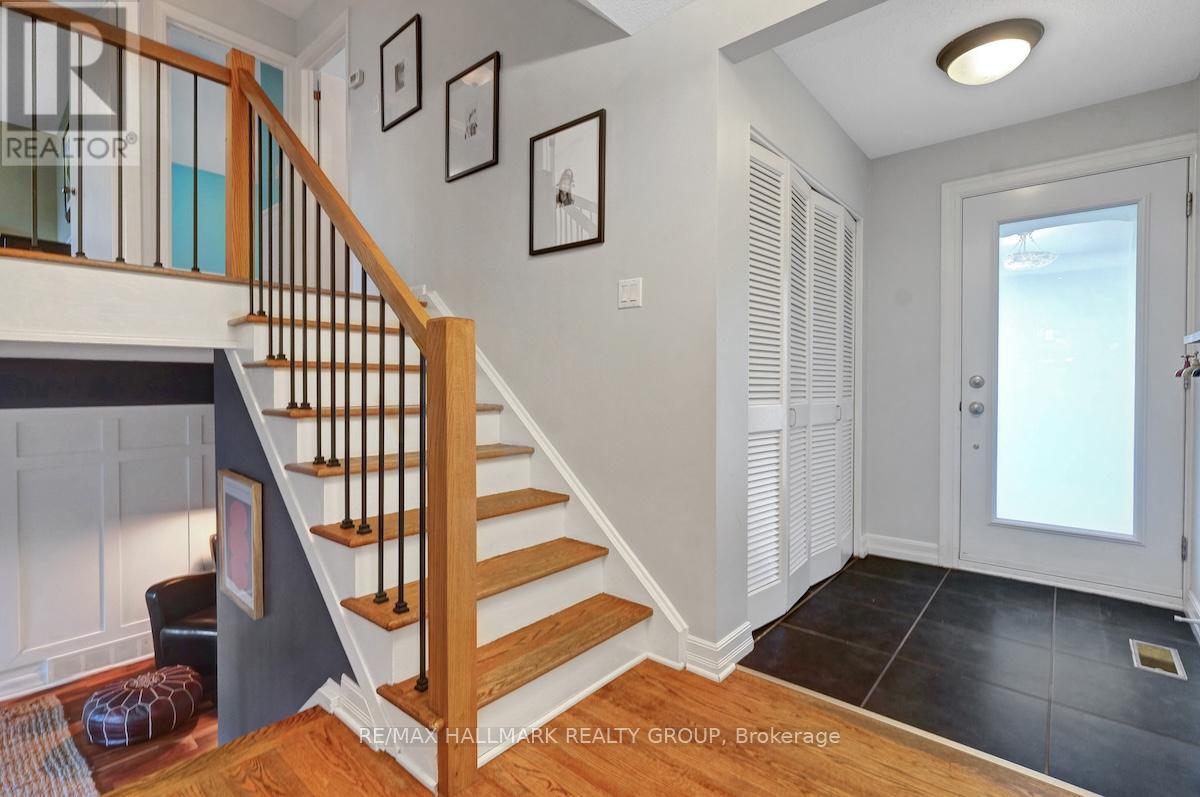 599 Duff Crescent, Ottawa, Ontario  K1J 7C6 - Photo 4 - X12413073