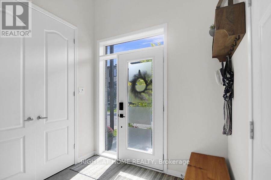 507 Radiant Private, Ottawa, Ontario  K2M 0M9 - Photo 3 - X12413170