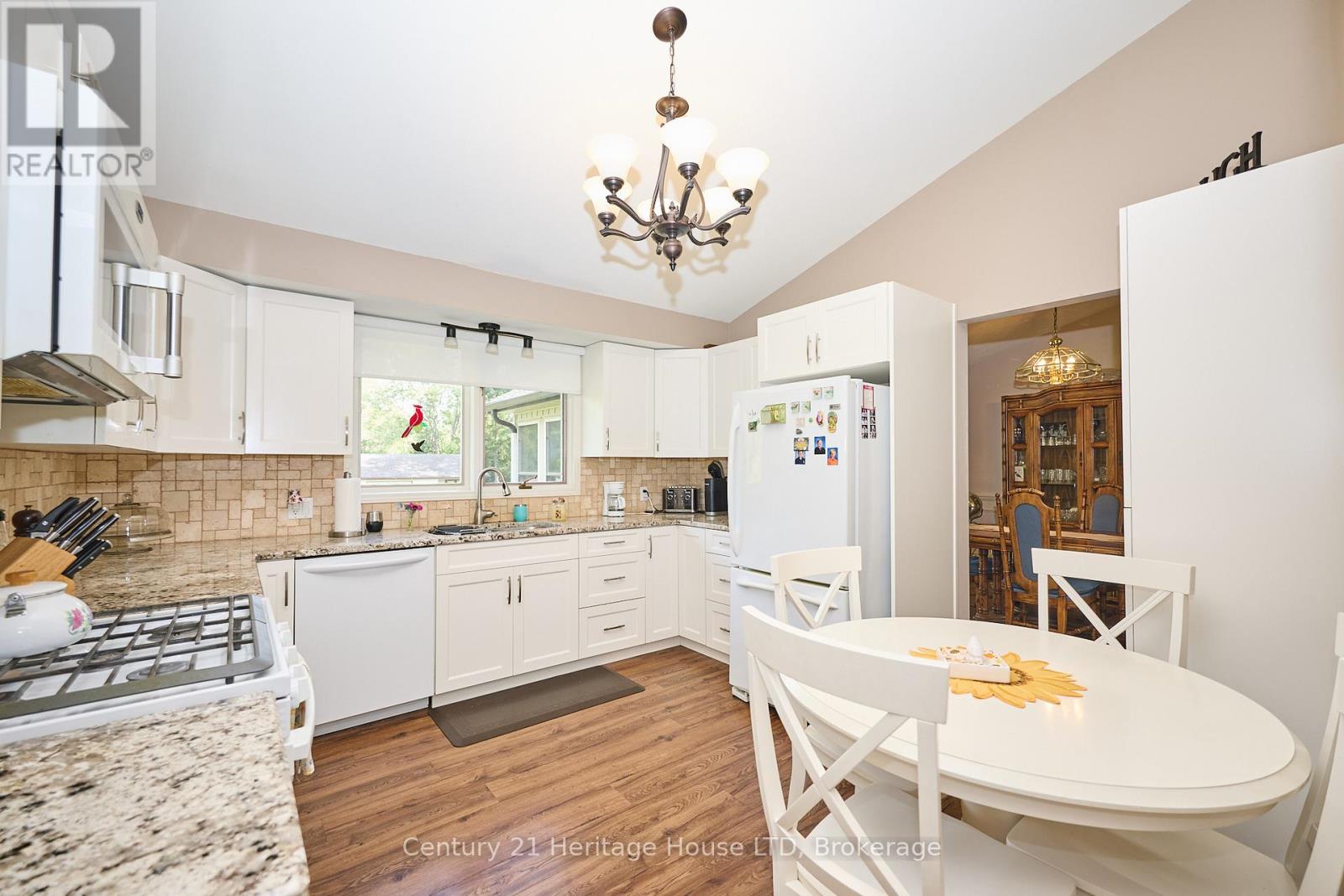 544 Rosehill Road, Fort Erie, Ontario  L2A 5M4 - Photo 6 - X12413166