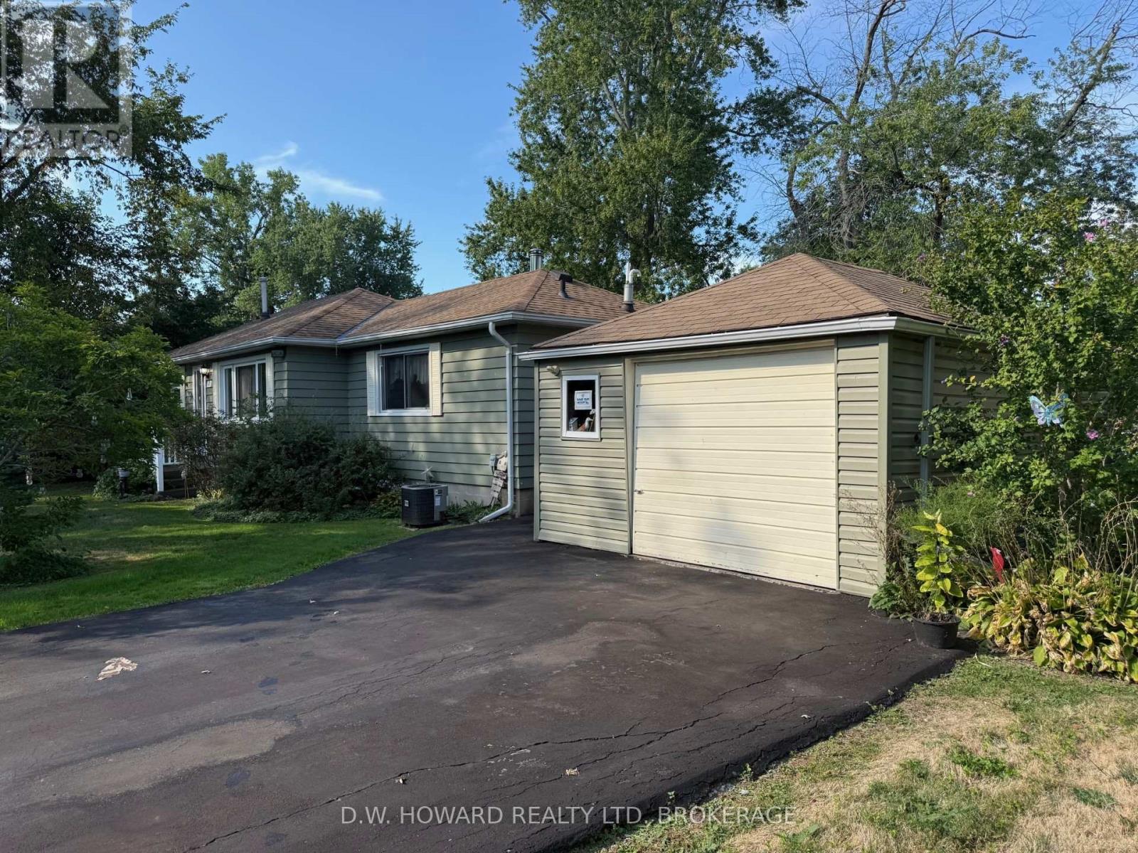 671 Parkdale Avenue, Fort Erie, Ontario  L2A 5B5 - Photo 3 - X12413172