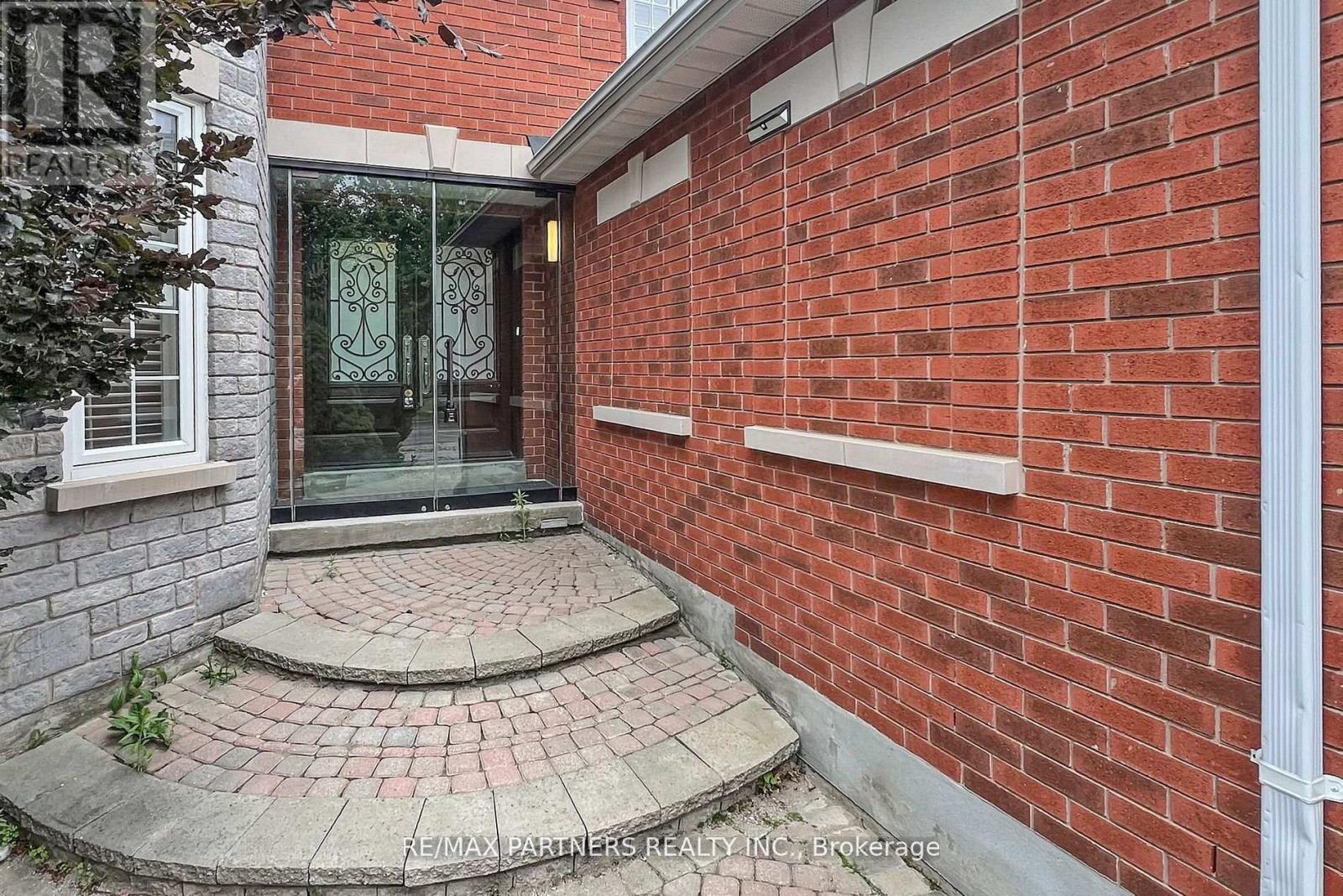 31 Eyer Drive, Markham (Cachet), Ontario  L6C 1T8 - Photo 3 - N12412944