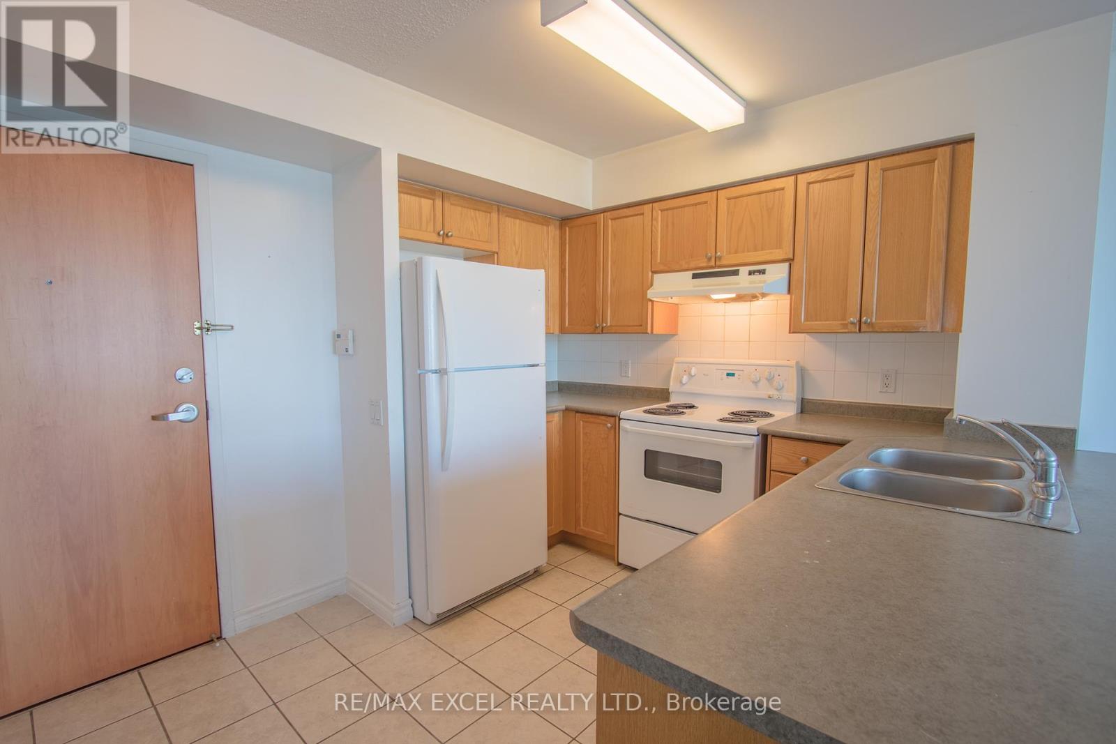 316 - 9017 Leslie Street, Richmond Hill, Ontario  L4B 3B6 - Photo 3 - N12412956