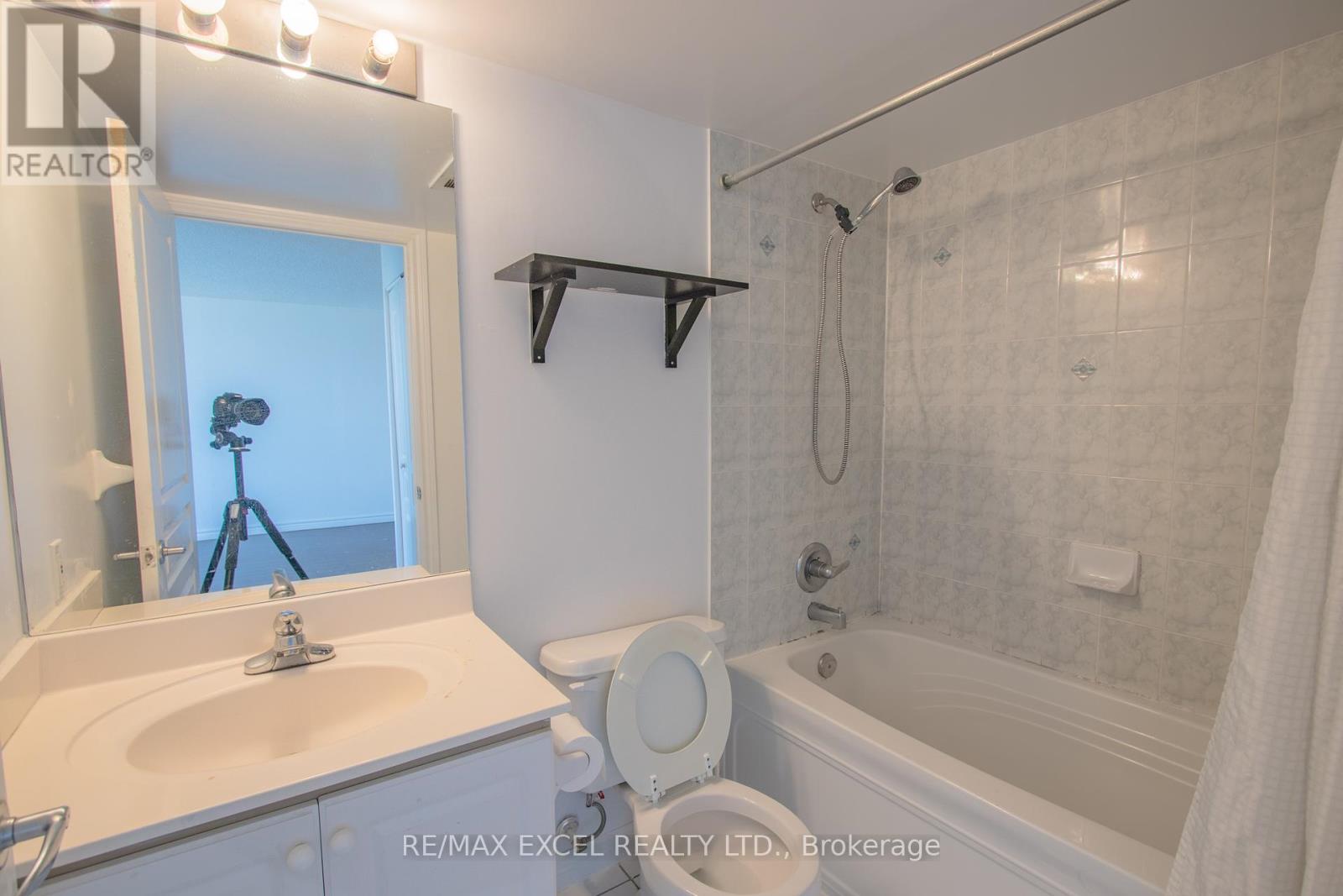 316 - 9017 Leslie Street, Richmond Hill, Ontario  L4B 3B6 - Photo 7 - N12412956