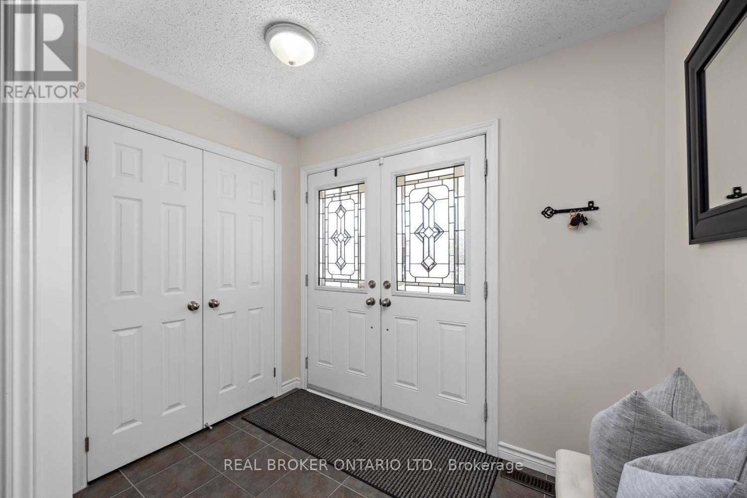 615 Oxbow Crescent, Oshawa, Ontario  L1K 3A8 - Photo 4 - E12413034