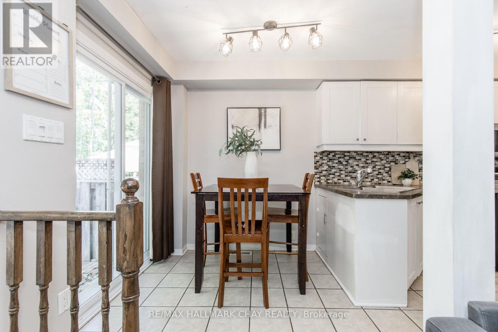 256 Ferndale Drive S, Barrie (Ardagh), Ontario  L4N 8J9 - Photo 9 - S12412382