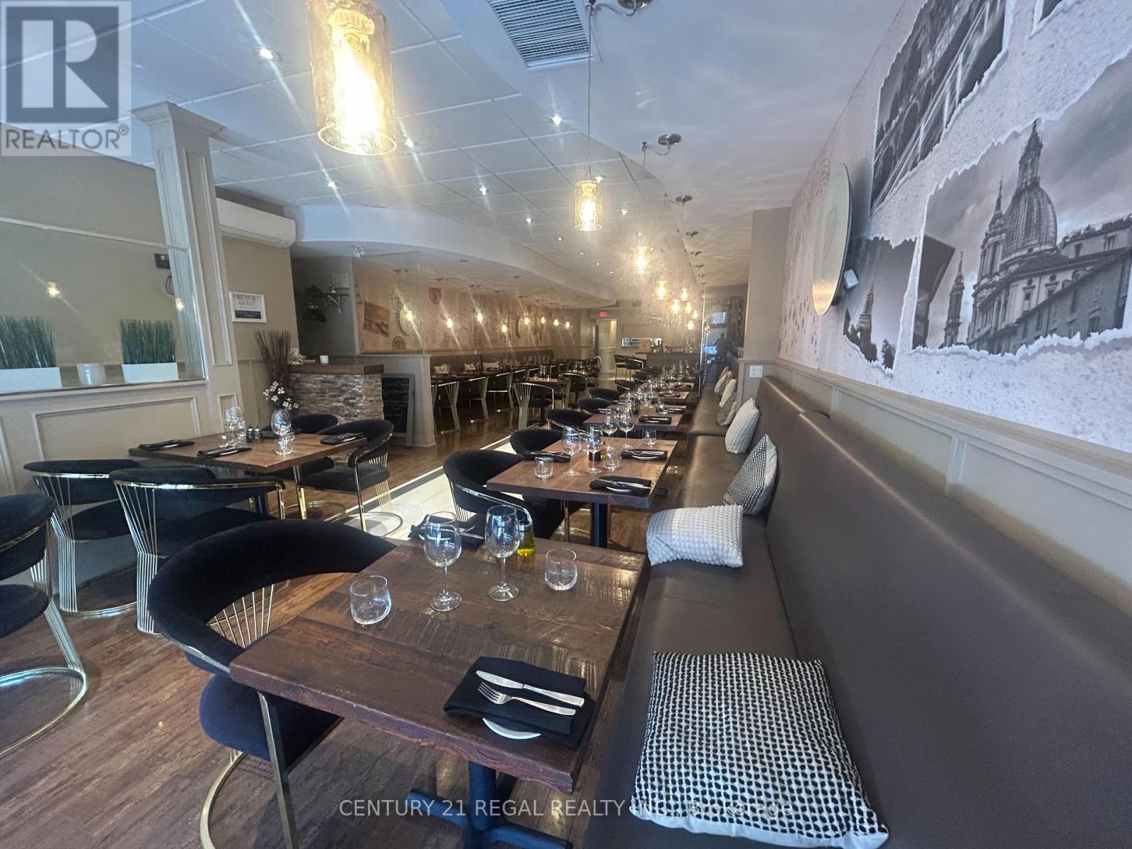 218 LAKESHORE ROAD E, Oakville, Ontario