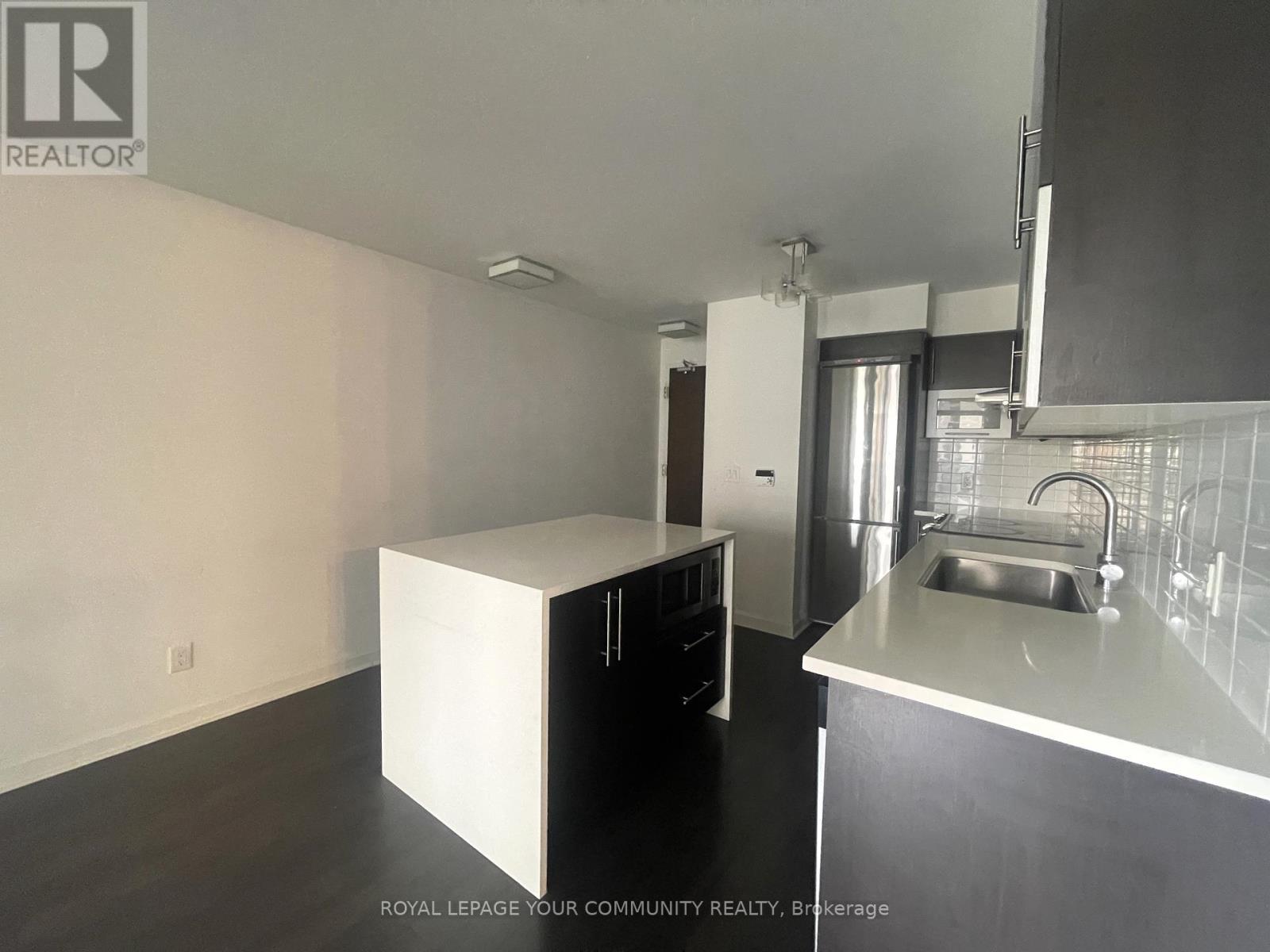 701 - 1 Michael Power Place, Toronto, Ontario  M9A 0A5 - Photo 5 - W12346992
