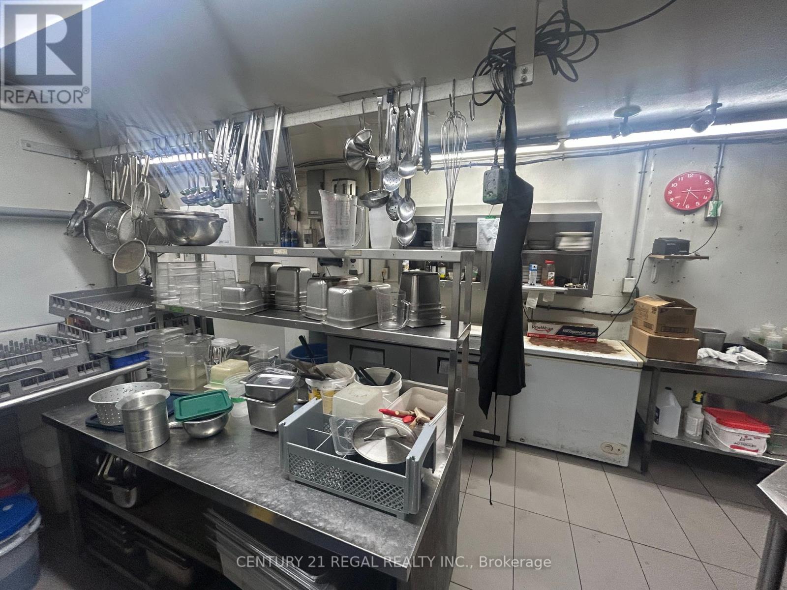 218 Lakeshore Road E, Oakville, Ontario  L6J 1H8 - Photo 5 - W12399493