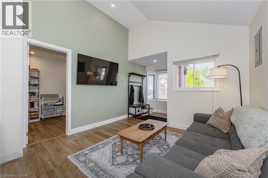 64 Churchill Street, St. Catharines, Ontario  L2S 2P5 - Photo 8 - 40767694