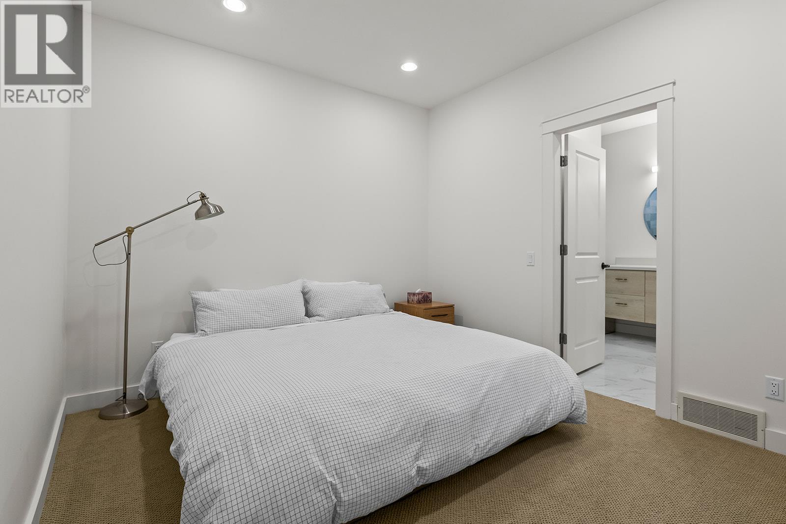 2113 Bowron Street, Kelowna, British Columbia  V1V 2L6 - Photo 31 - 10363108