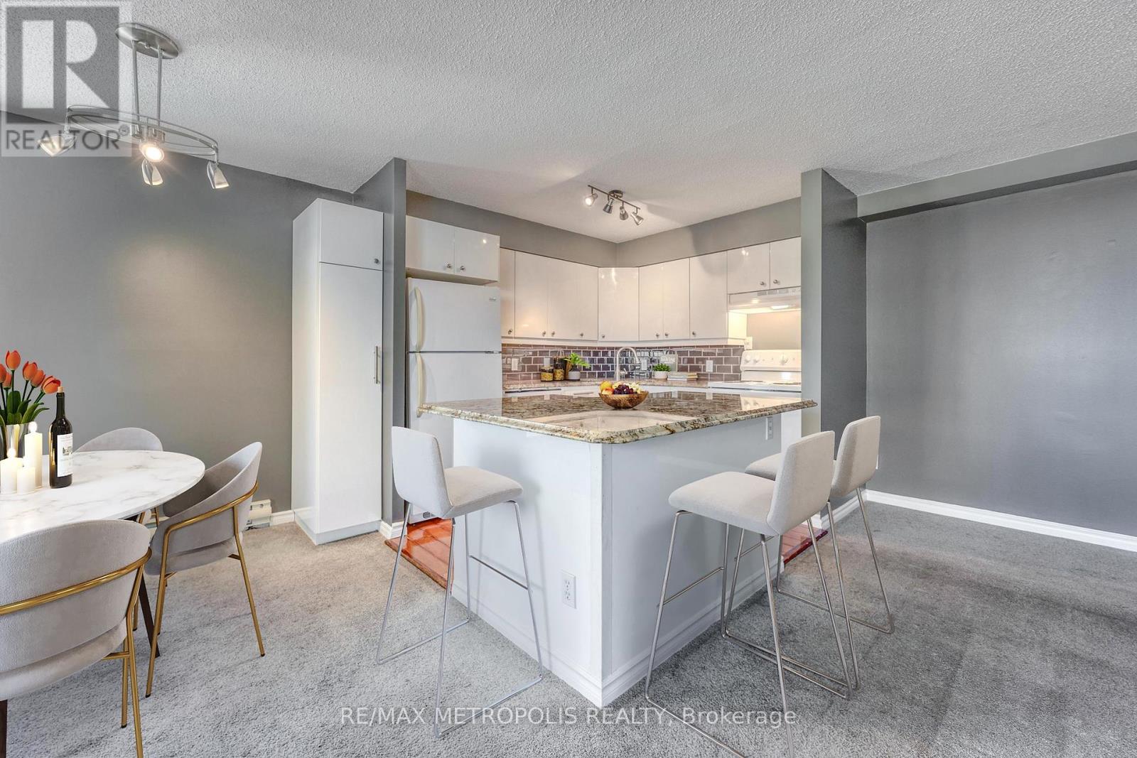 1408 - 155 Front Street N, Sarnia, Ontario  N7T 7V5 - Photo 11 - X12397981
