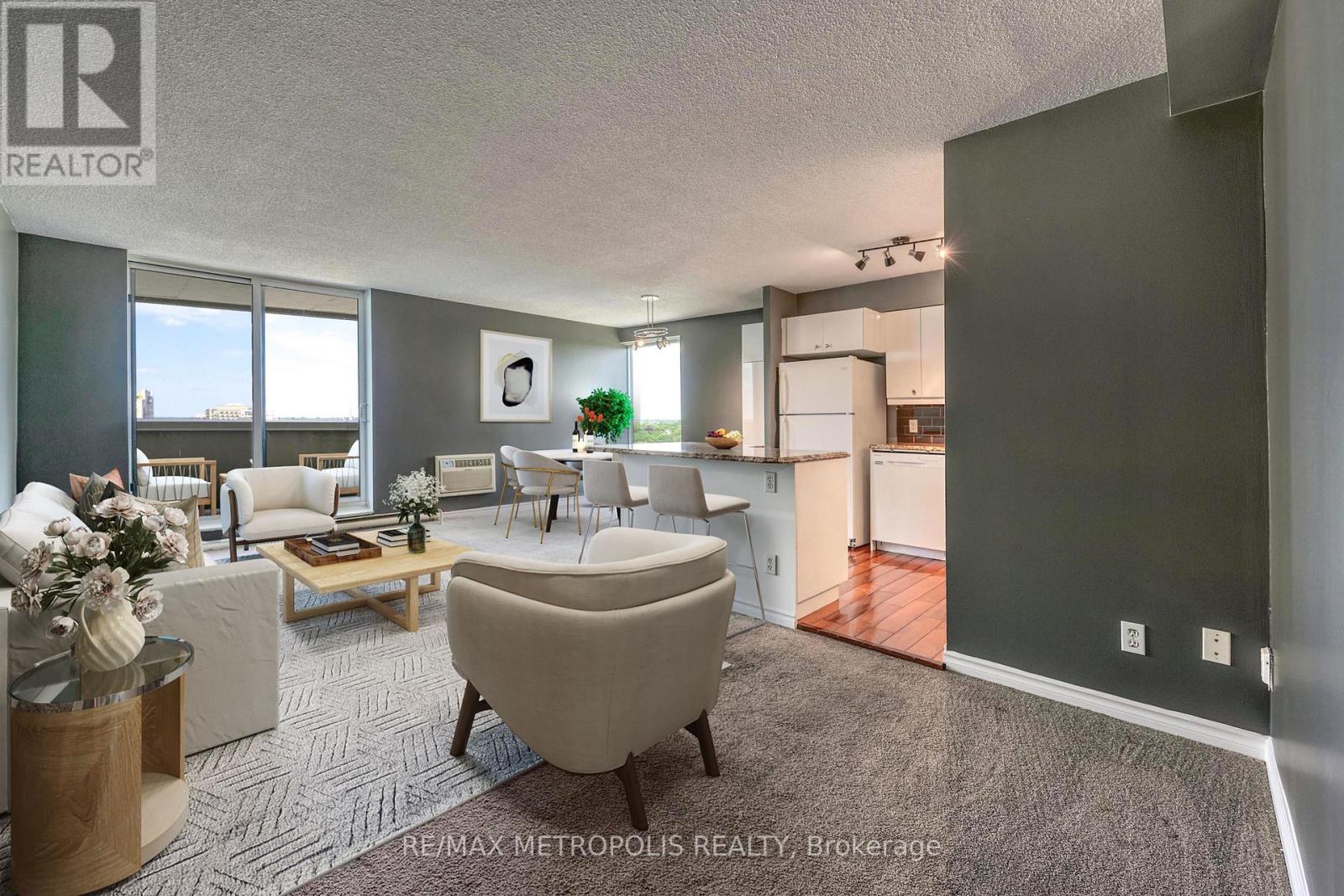 1408 - 155 Front Street N, Sarnia, Ontario  N7T 7V5 - Photo 6 - X12397981