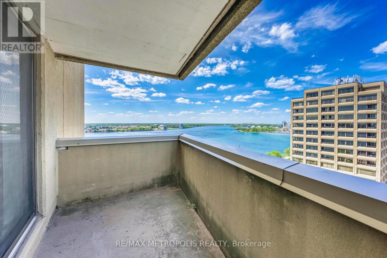 1408 - 155 Front Street N, Sarnia, Ontario  N7T 7V5 - Photo 33 - X12397981