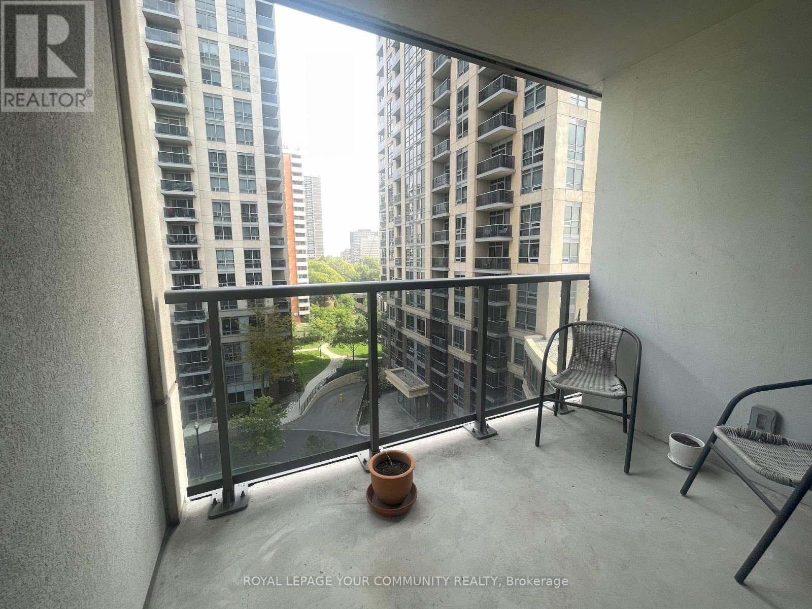 701 - 1 Michael Power Place, Toronto, Ontario  M9A 0A5 - Photo 10 - W12346992