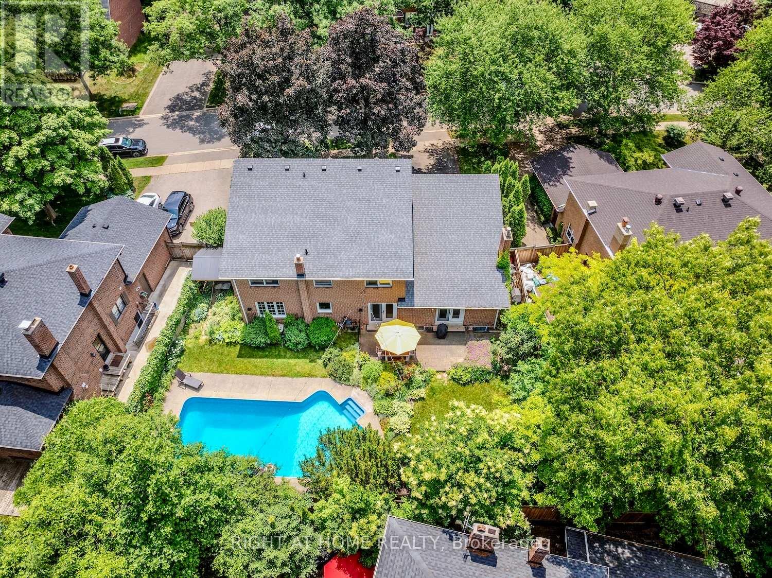 1456 Ballyclare Drive, Mississauga, Ontario  L5C 1J5 - Photo 10 - W12412942