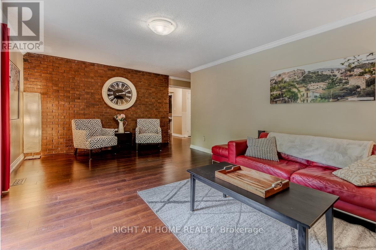 1456 Ballyclare Drive, Mississauga, Ontario  L5C 1J5 - Photo 23 - W12412942