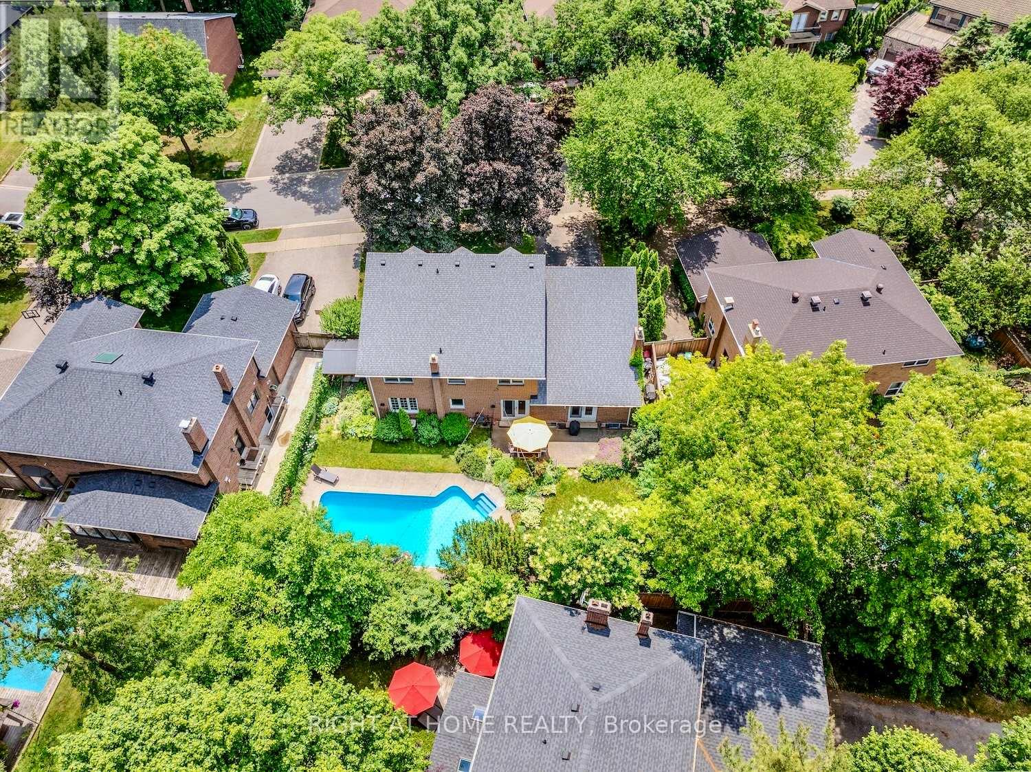 1456 Ballyclare Drive, Mississauga, Ontario  L5C 1J5 - Photo 6 - W12412942