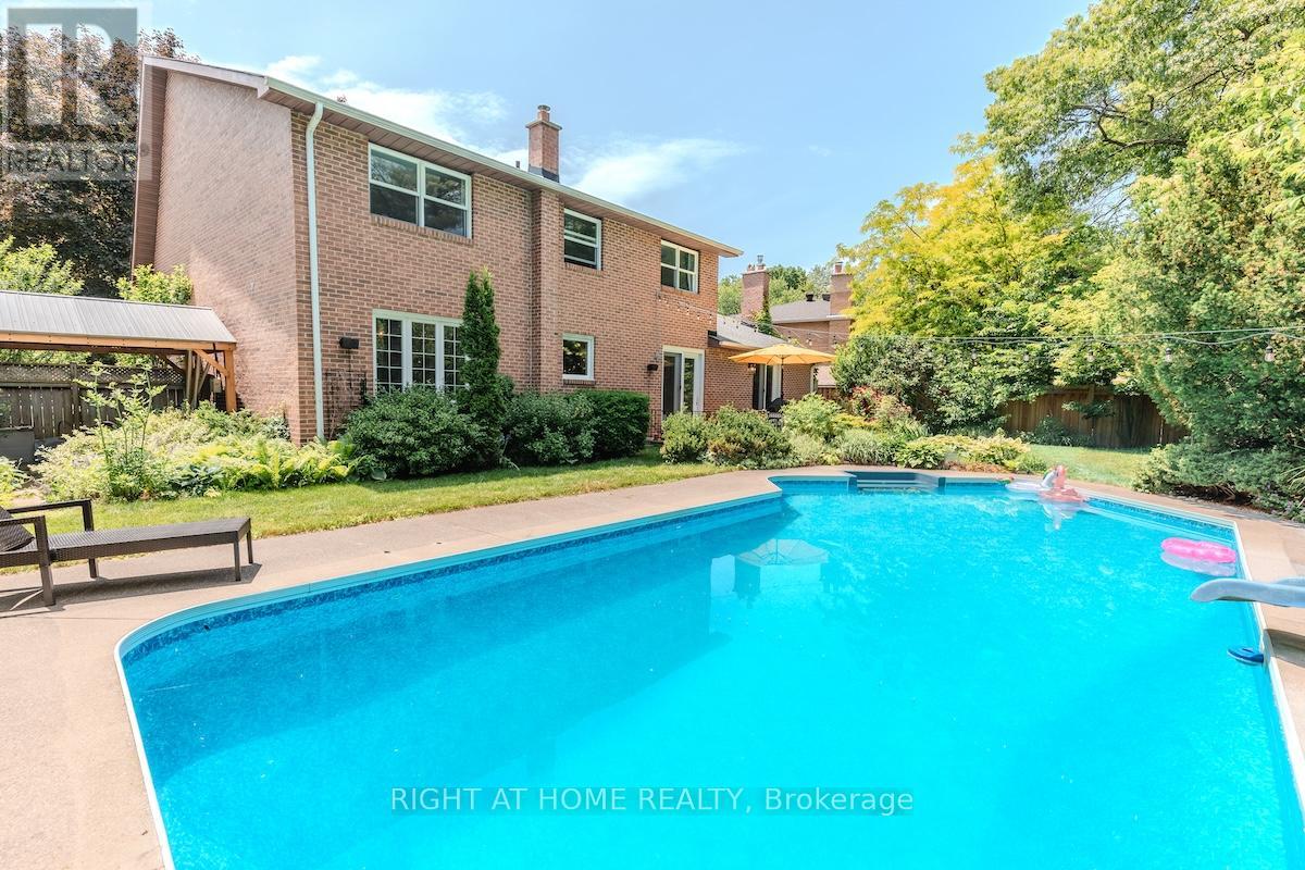 1456 Ballyclare Drive, Mississauga, Ontario  L5C 1J5 - Photo 9 - W12412942