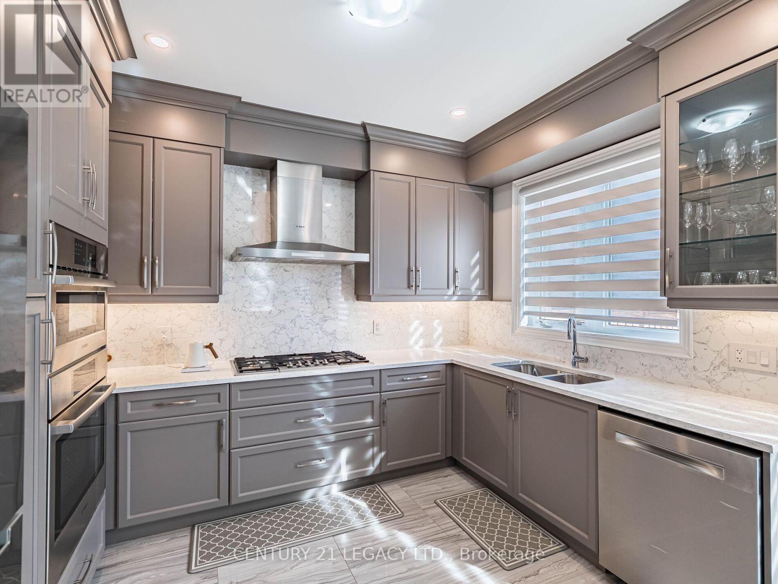 21 Goodview Drive, Brampton, Ontario  L6R 4C3 - Photo 20 - W12412958