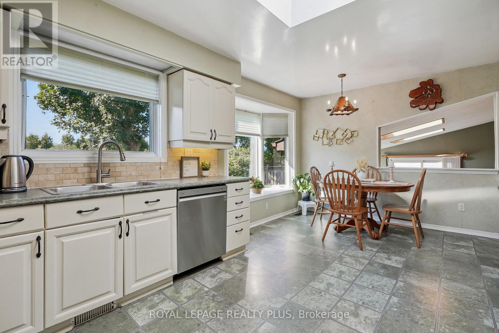 2335 Wyandotte Drive, Oakville (Wo West), Ontario  L6L 2T4 - Photo 15 - W12412960