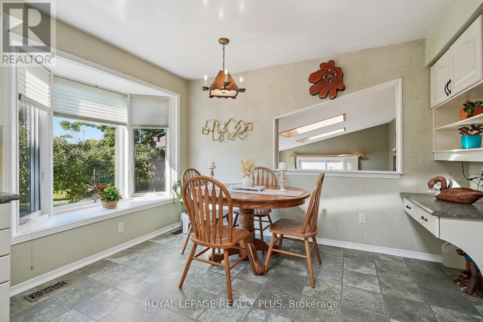 2335 Wyandotte Drive, Oakville (Wo West), Ontario  L6L 2T4 - Photo 16 - W12412960