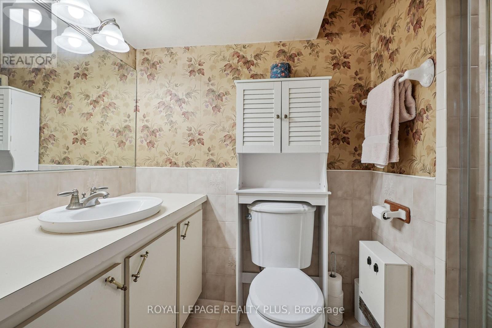 2335 Wyandotte Drive, Oakville (Wo West), Ontario  L6L 2T4 - Photo 36 - W12412960