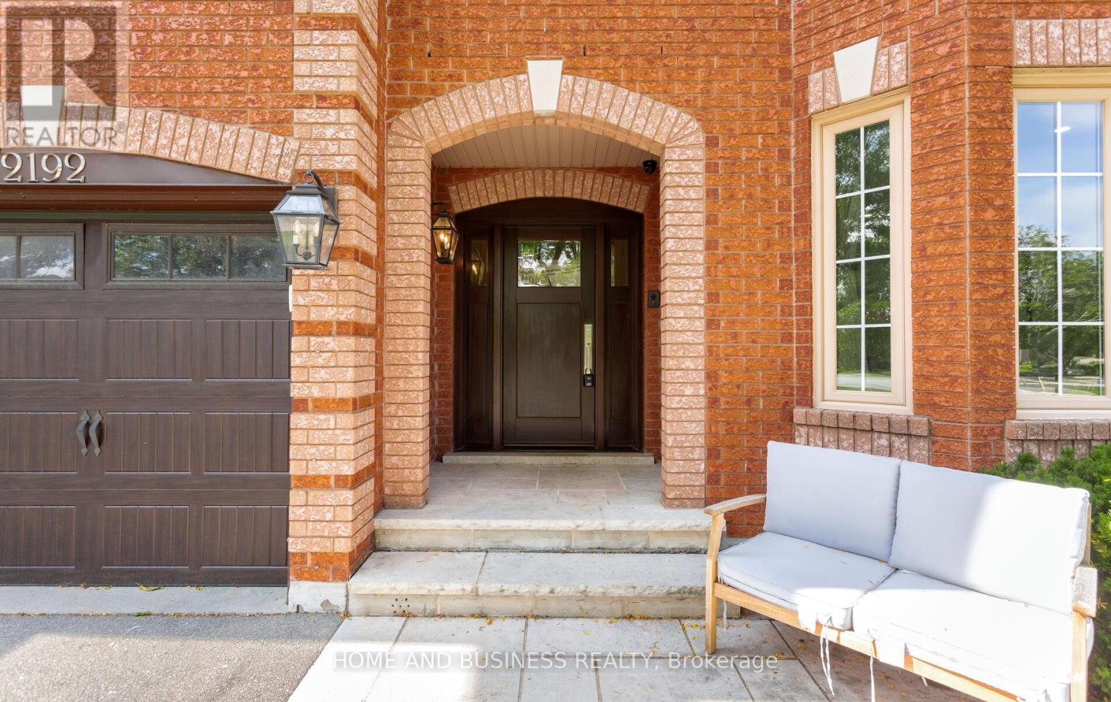 2192 Oakmead Boulevard, Oakville, Ontario  L6H 6B4 - Photo 3 - W12412970