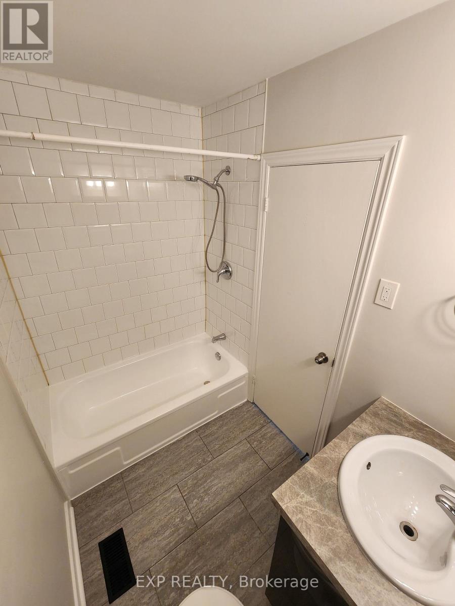 1 - 98 Corby Crescent, Brampton, Ontario  L6Y 1H1 - Photo 12 - W12412973