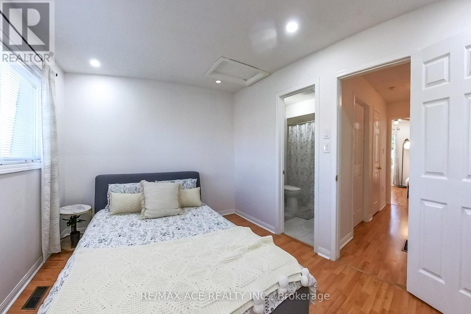 22 - 1525 South Parade Court, Mississauga (East Credit), Ontario  L5M 6E9 - Photo 26 - W12412988