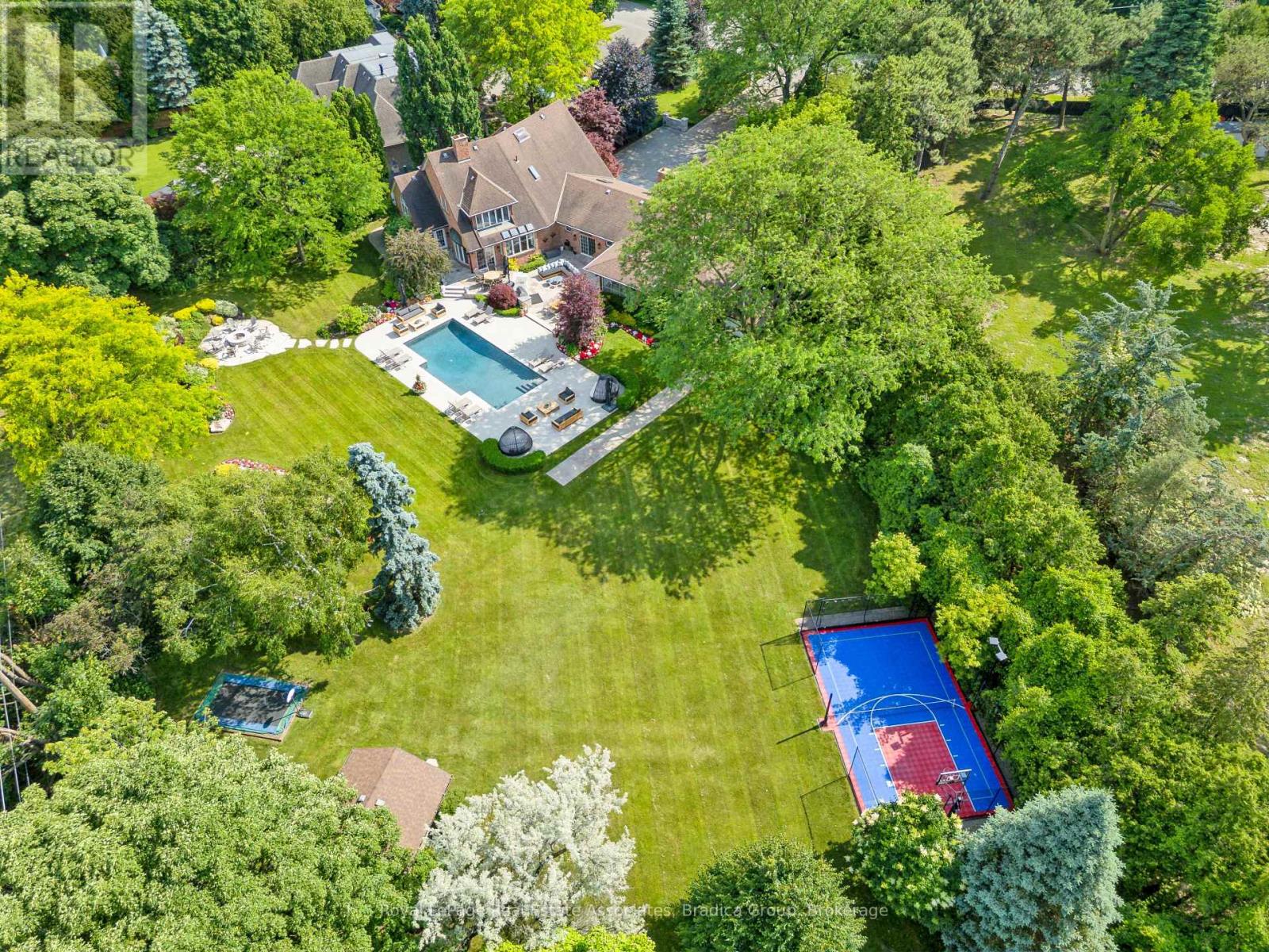 19 Lorraine Gardens, Toronto, Ontario  M9B 4Z5 - Photo 2 - W12412997