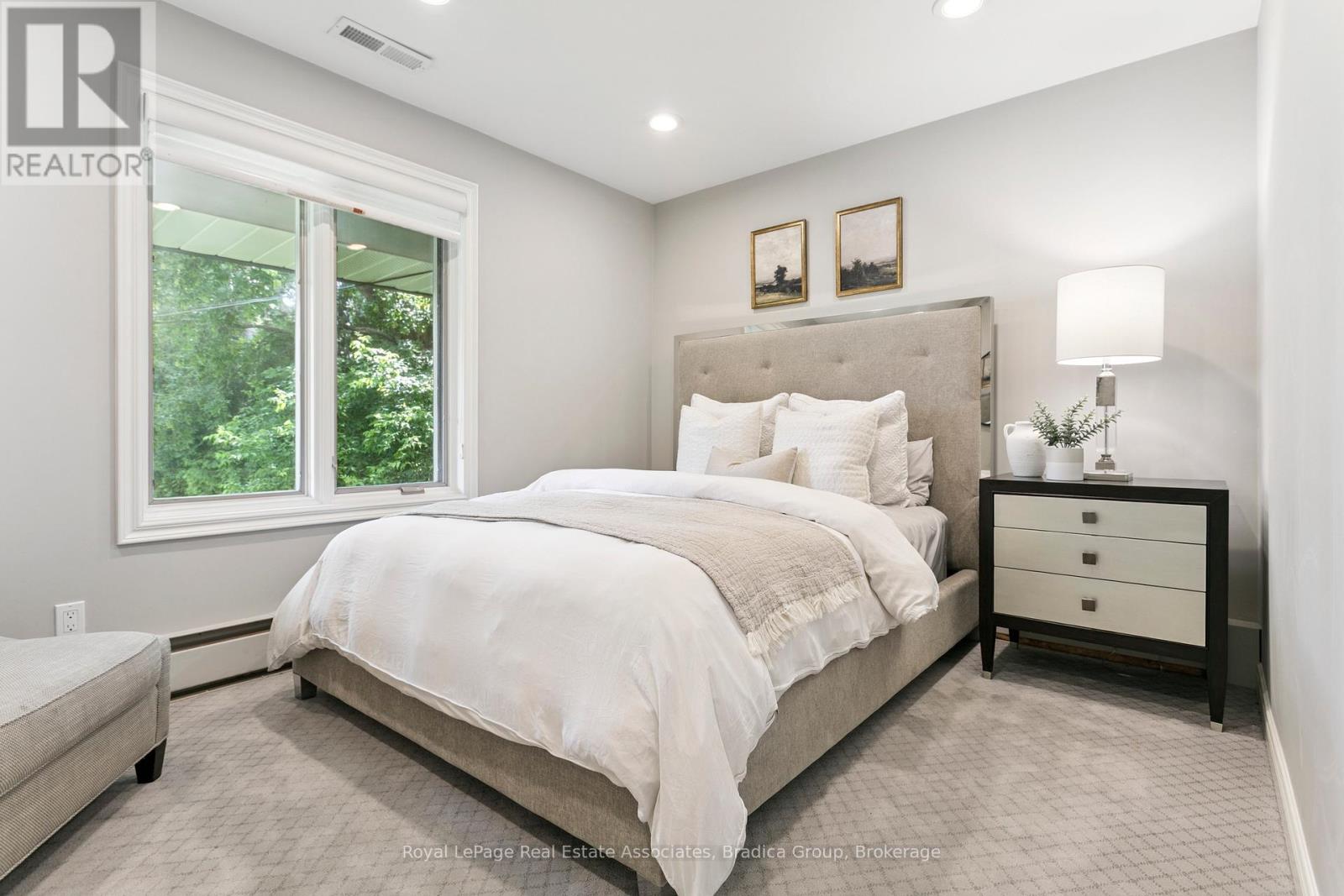 19 Lorraine Gardens, Toronto, Ontario  M9B 4Z5 - Photo 27 - W12412997