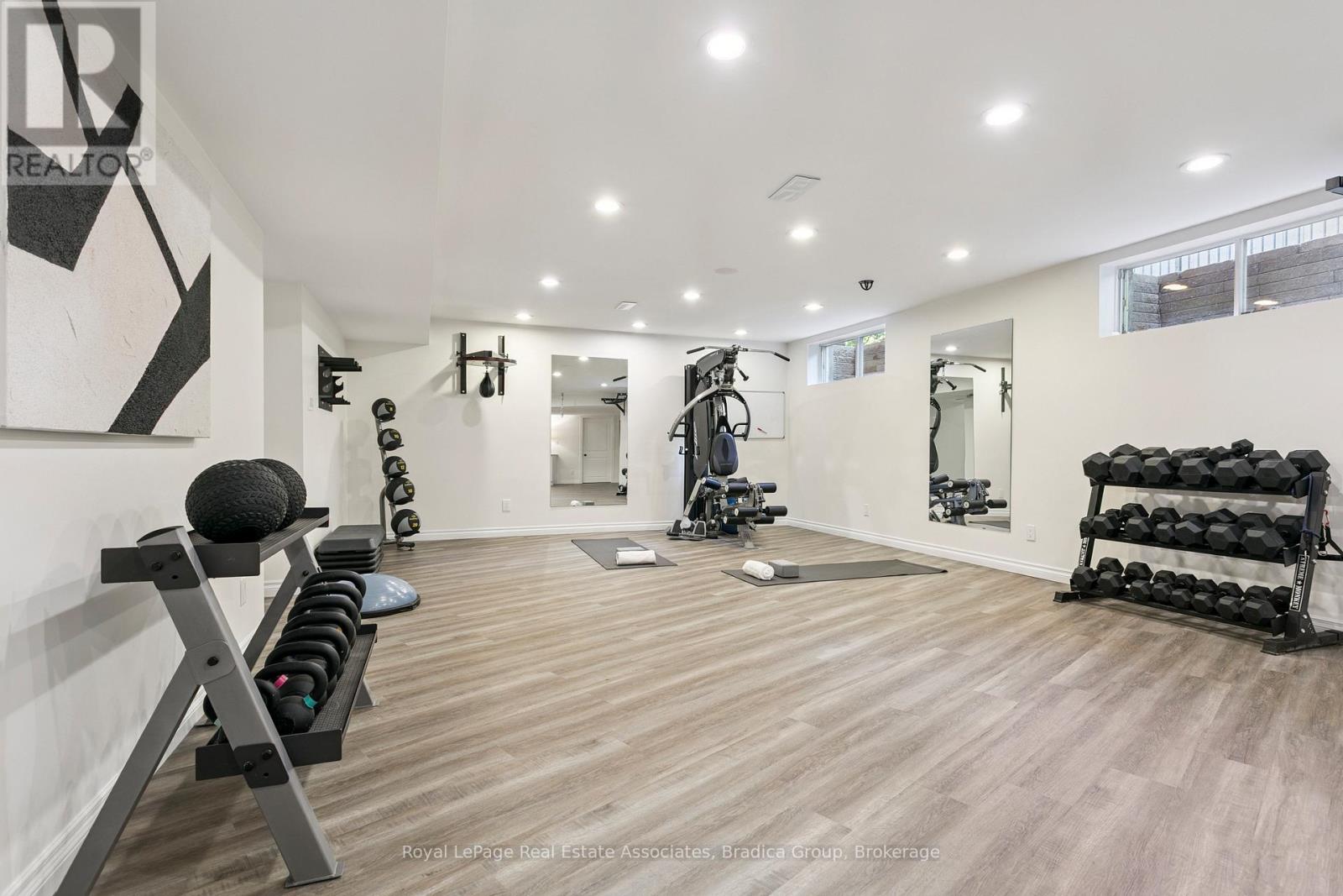 19 Lorraine Gardens, Toronto, Ontario  M9B 4Z5 - Photo 28 - W12412997