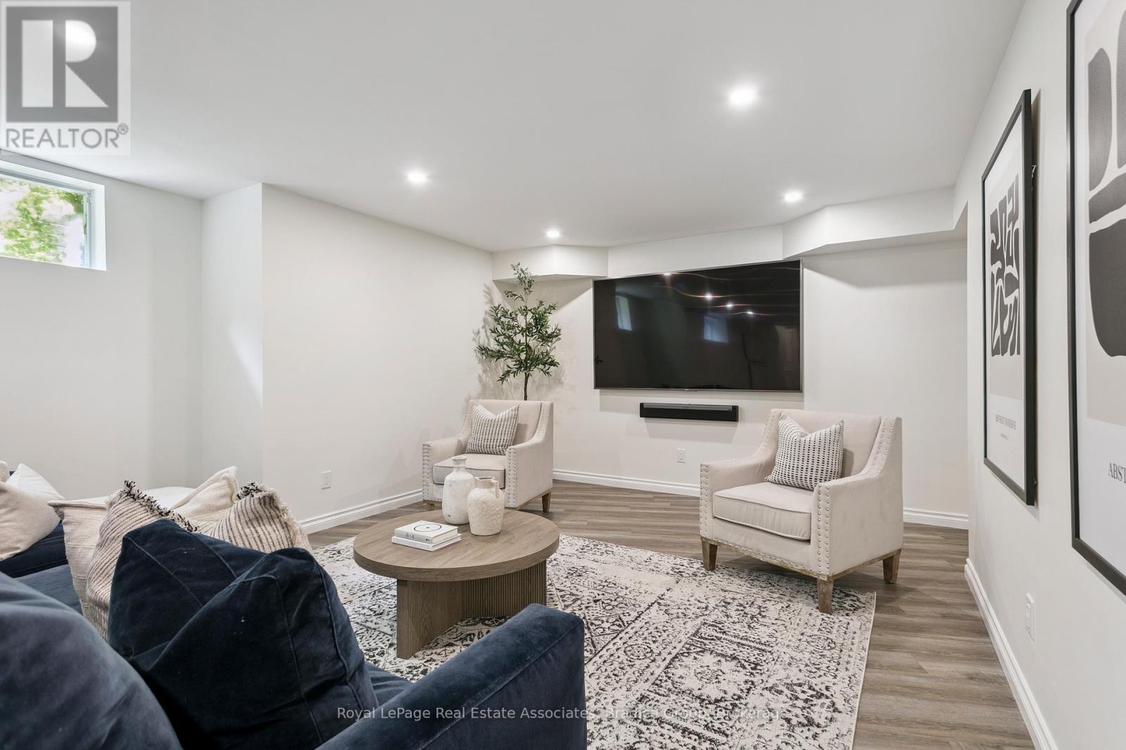 19 Lorraine Gardens, Toronto, Ontario  M9B 4Z5 - Photo 32 - W12412997