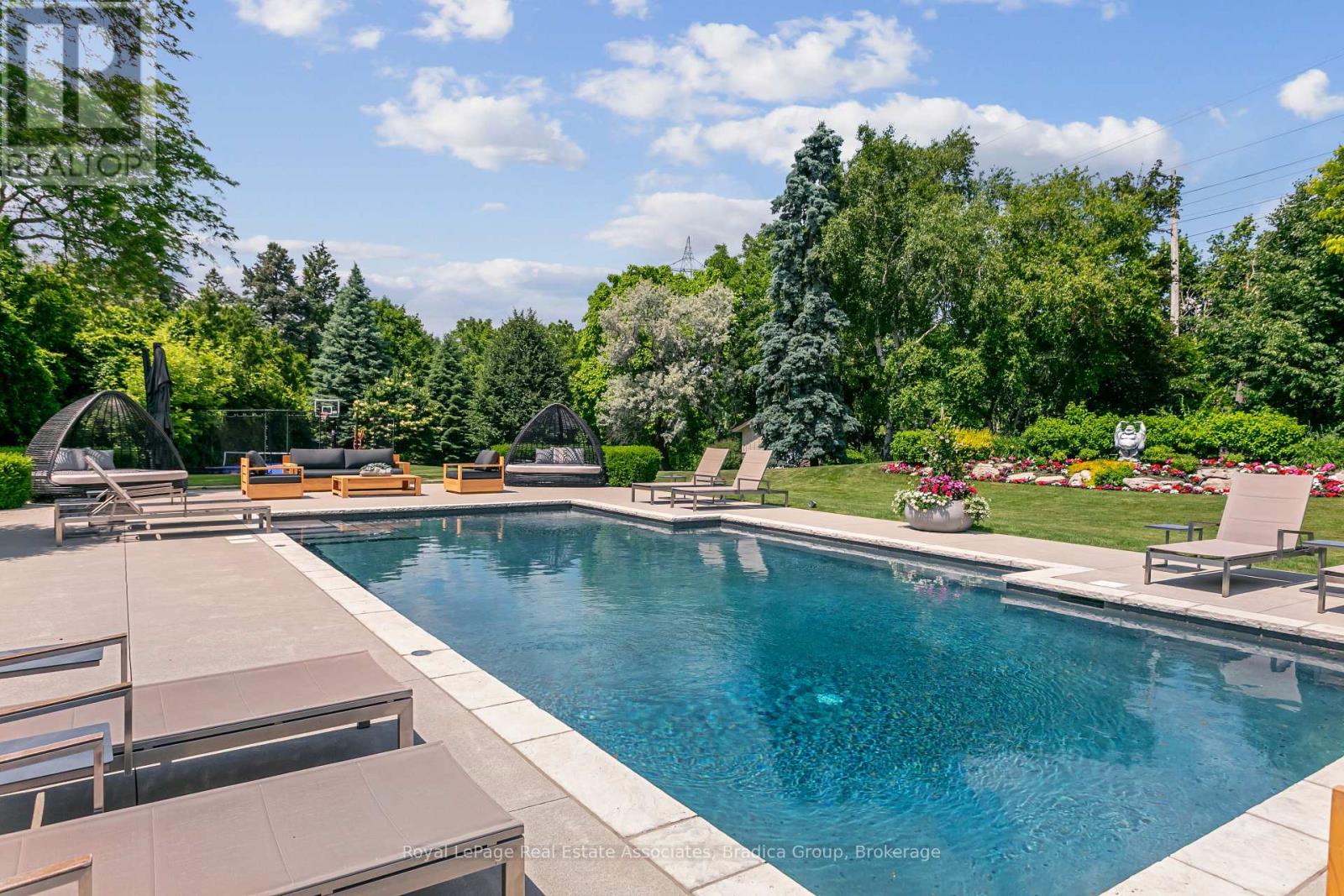 19 Lorraine Gardens, Toronto, Ontario  M9B 4Z5 - Photo 39 - W12412997