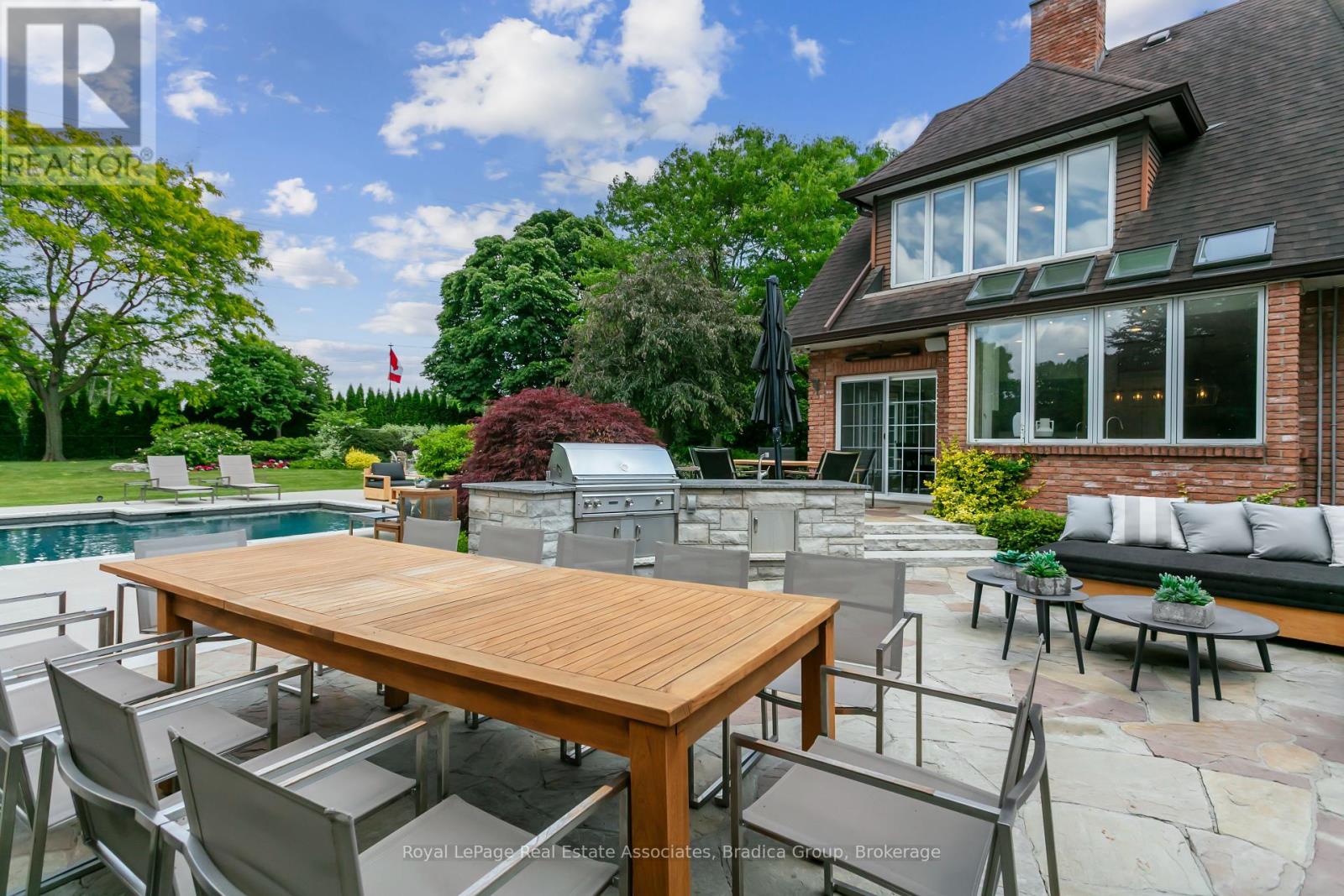 19 Lorraine Gardens, Toronto, Ontario  M9B 4Z5 - Photo 40 - W12412997