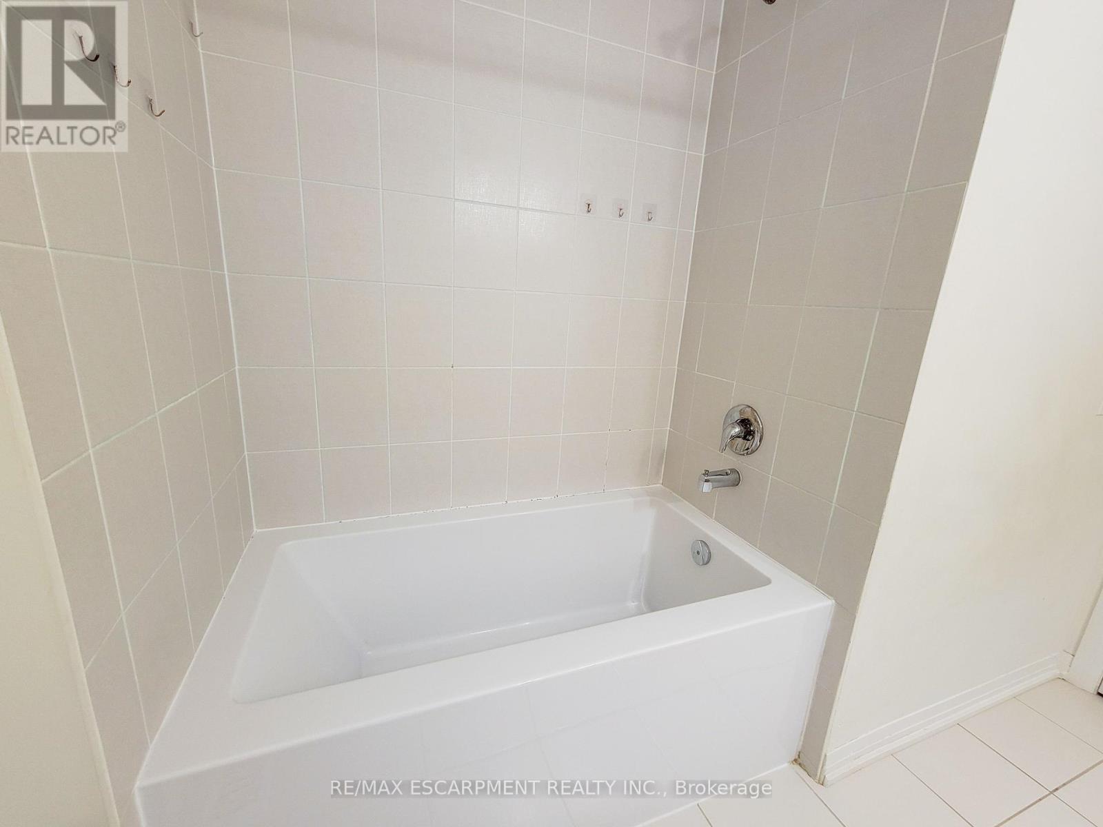 4 - 10 Freedom Crescent, Hamilton, Ontario  L0R 1W0 - Photo 23 - X12412940