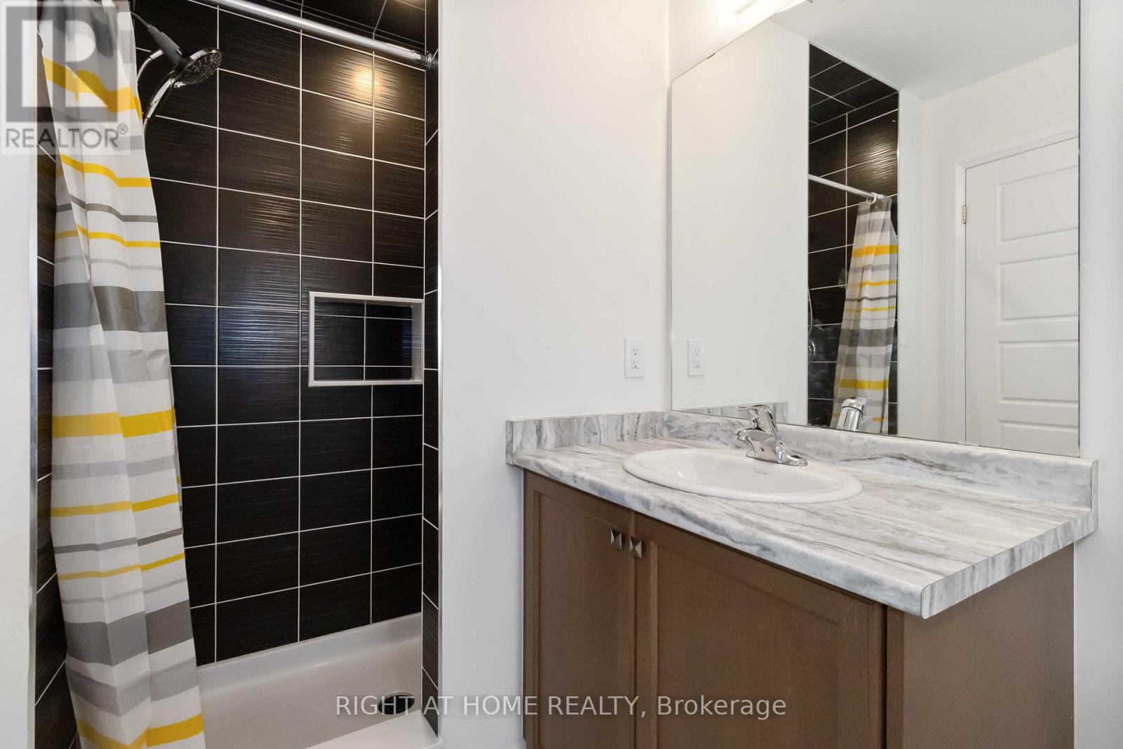 122 Granville Crescent, Haldimand, Ontario  N3W 0J5 - Photo 24 - X12412963