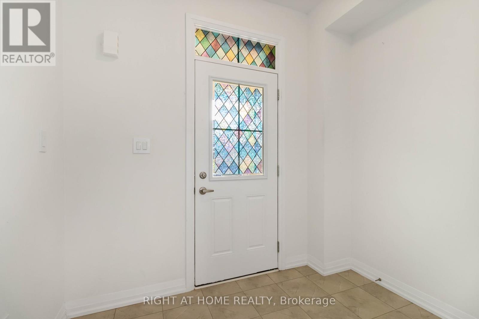 122 Granville Crescent, Haldimand, Ontario  N3W 0J5 - Photo 6 - X12412963