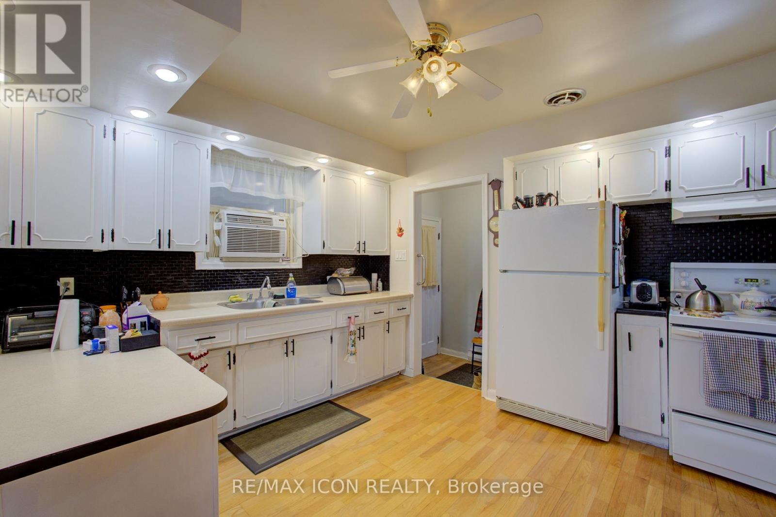 102 Byeland Drive, Wellington North, Ontario  N0G 2L2 - Photo 14 - X12412965