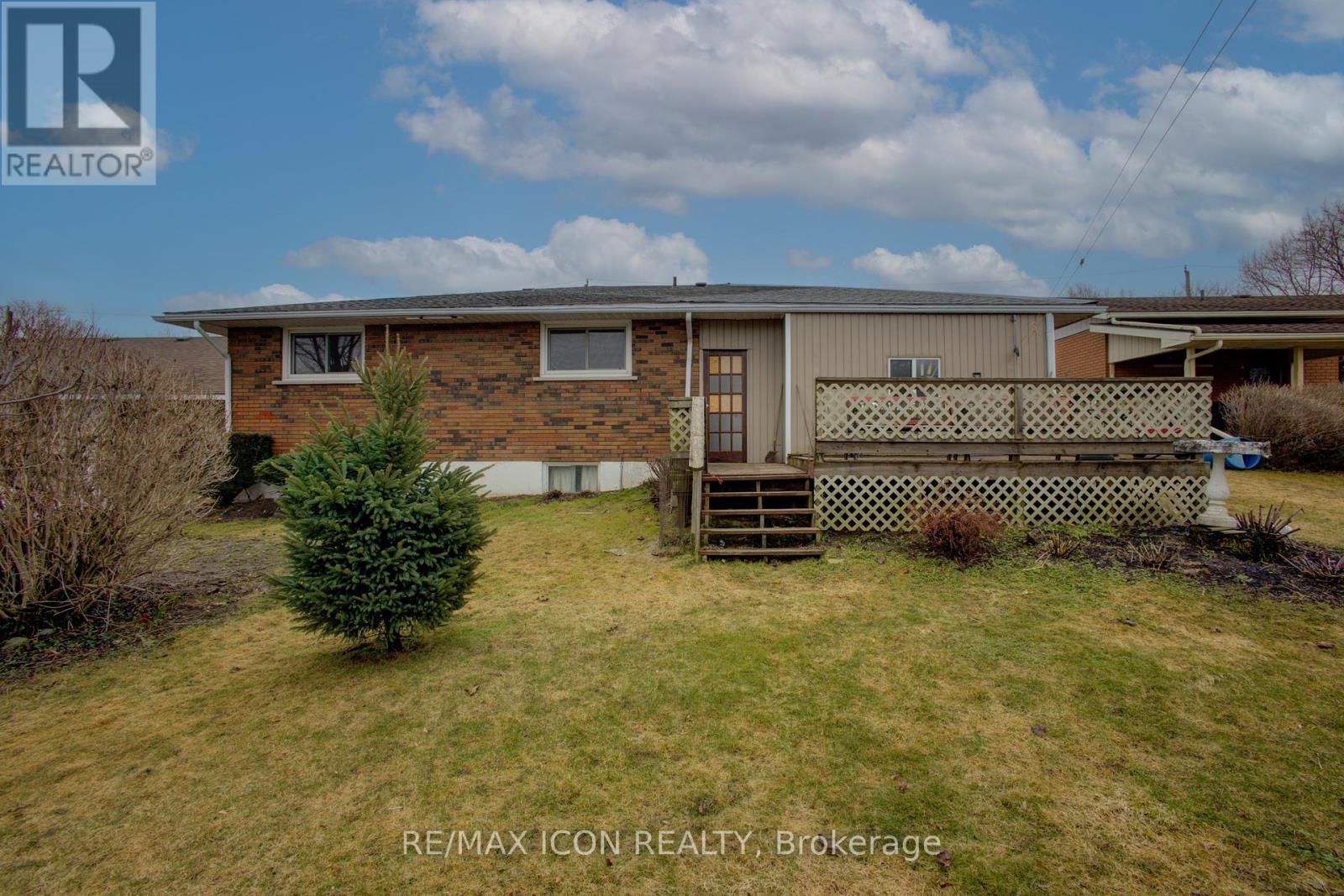 102 Byeland Drive, Wellington North, Ontario  N0G 2L2 - Photo 32 - X12412965