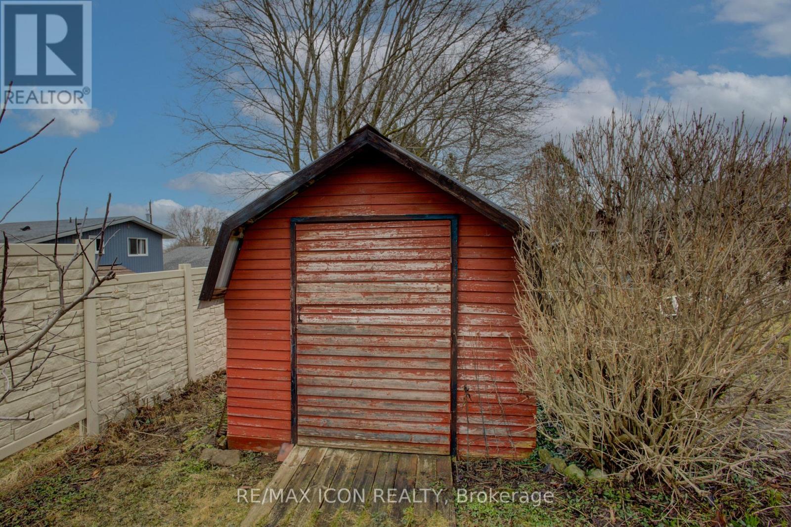 102 Byeland Drive, Wellington North, Ontario  N0G 2L2 - Photo 33 - X12412965