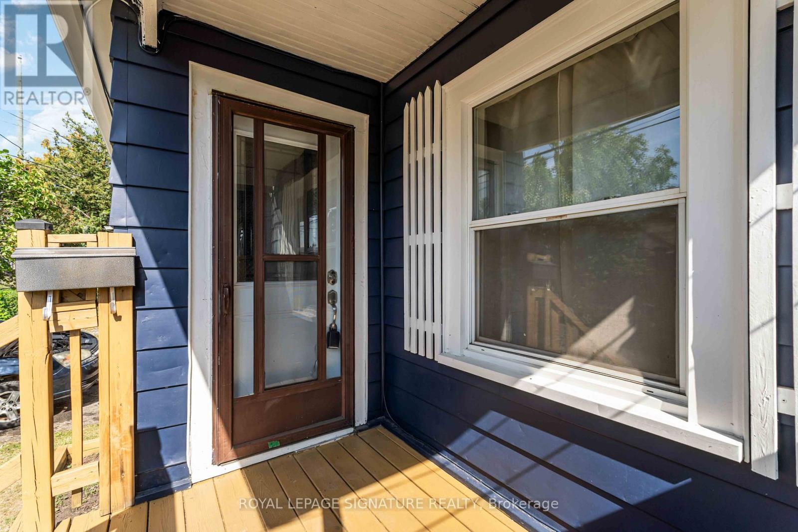 84 Frederick Avenue, Hamilton (Crown Point), Ontario  L8H 4K6 - Photo 4 - X12412972