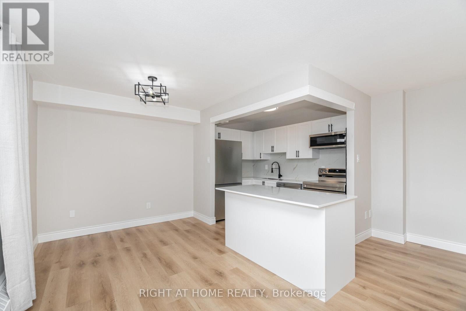 605 - 15 Nicklaus Drive, Hamilton, Ontario  L8K 5J5 - Photo 10 - X12413005