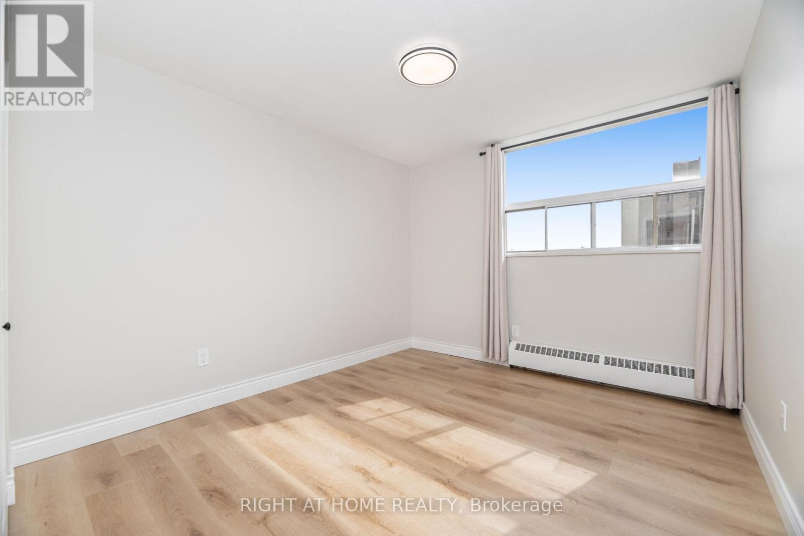 605 - 15 Nicklaus Drive, Hamilton, Ontario  L8K 5J5 - Photo 19 - X12413005