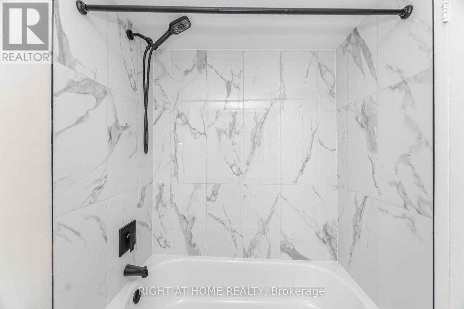 605 - 15 Nicklaus Drive, Hamilton, Ontario  L8K 5J5 - Photo 26 - X12413005