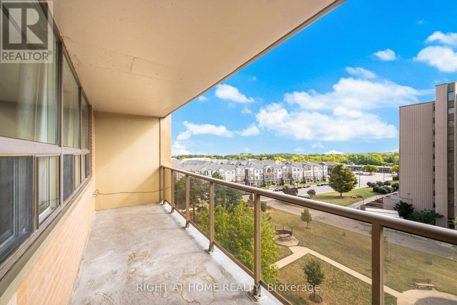 605 - 15 Nicklaus Drive, Hamilton, Ontario  L8K 5J5 - Photo 27 - X12413005