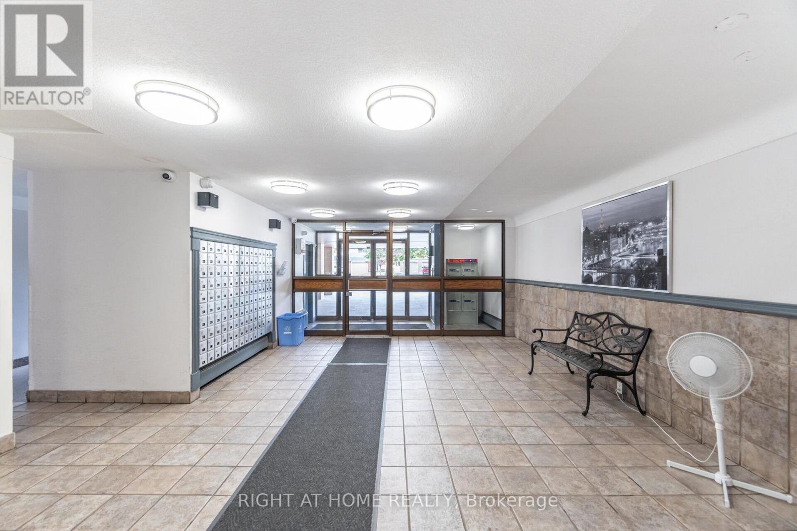 605 - 15 Nicklaus Drive, Hamilton, Ontario  L8K 5J5 - Photo 40 - X12413005