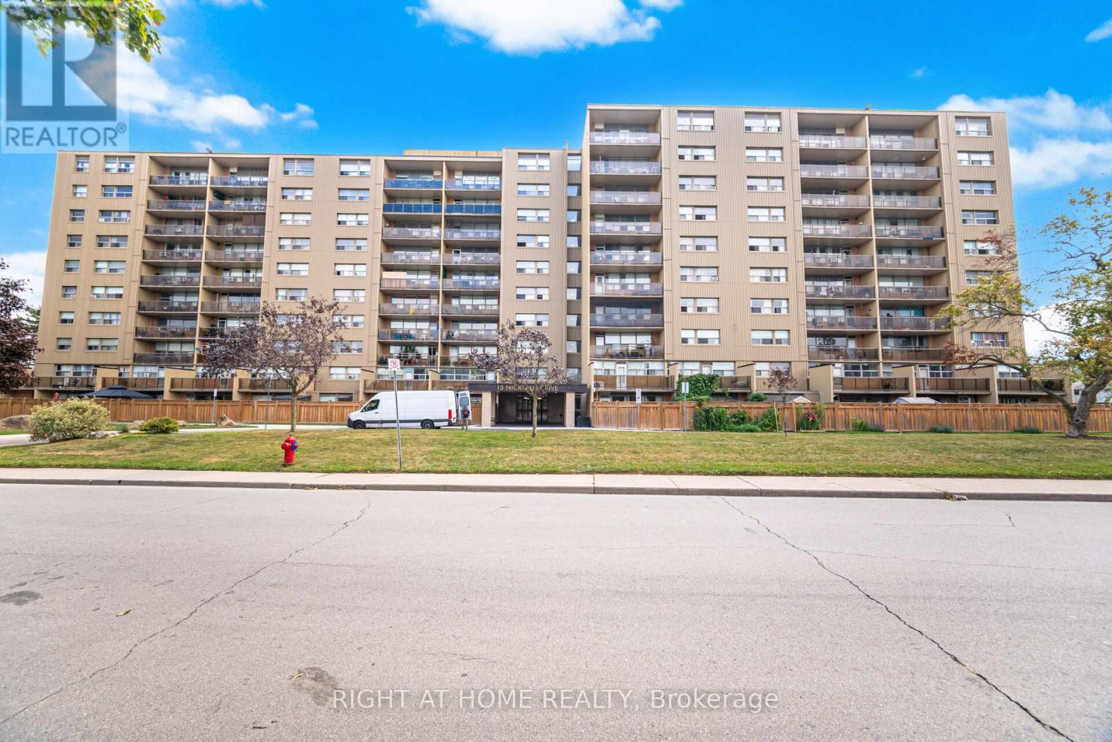 605 - 15 Nicklaus Drive, Hamilton, Ontario  L8K 5J5 - Photo 45 - X12413005